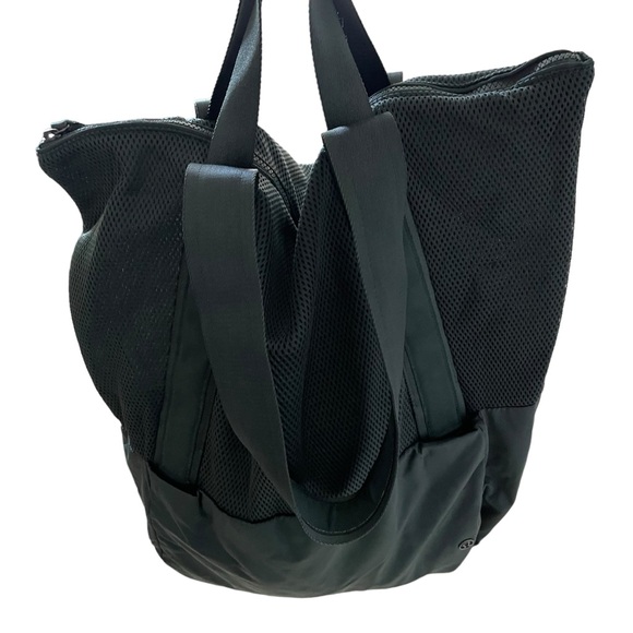 Lululemon Hot Mesh Tote - Picture 8 of 14